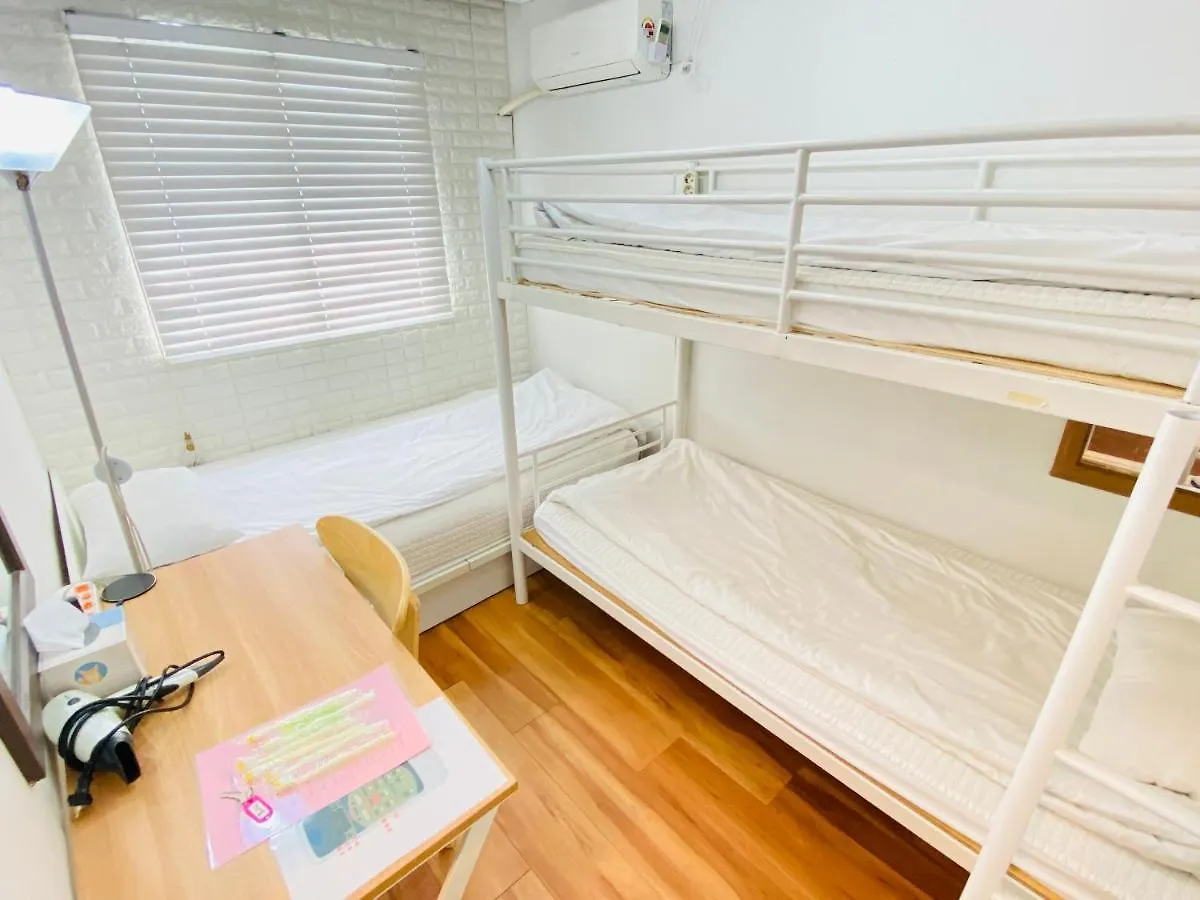 Aroha Guesthouse Seoul Station 0*,